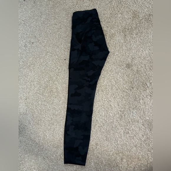 Lululemon invigorate HR Tight dark camo - Picture 3 of 7